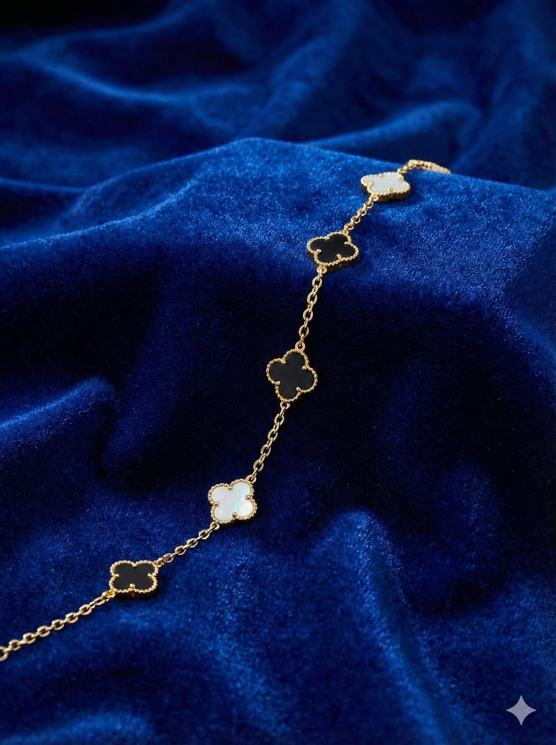 Black & White Clover Charm Bracelet – Gold Plated Stainless Steel