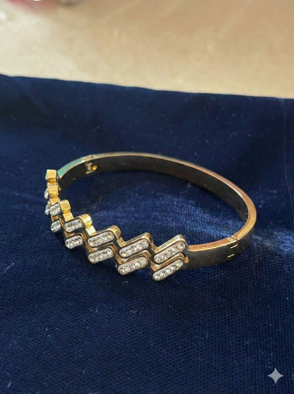 Geometric Crystal Oval Bangle – Hinge Lock