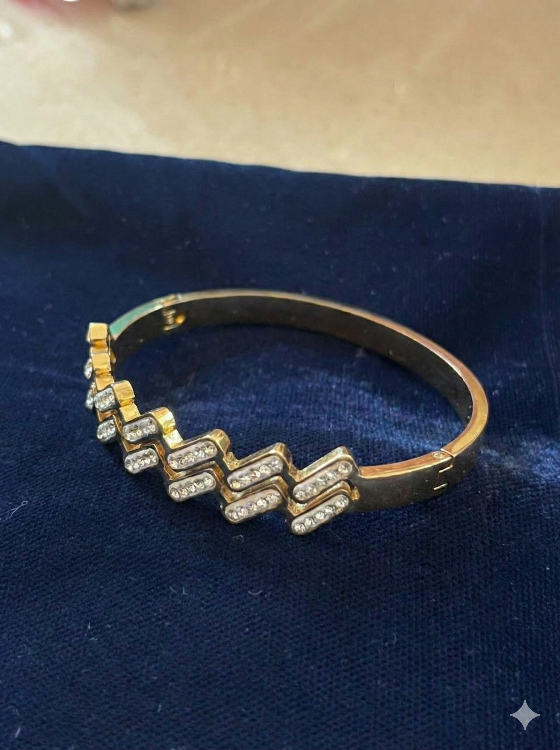 Geometric Crystal Oval Bangle – Hinge Lock
