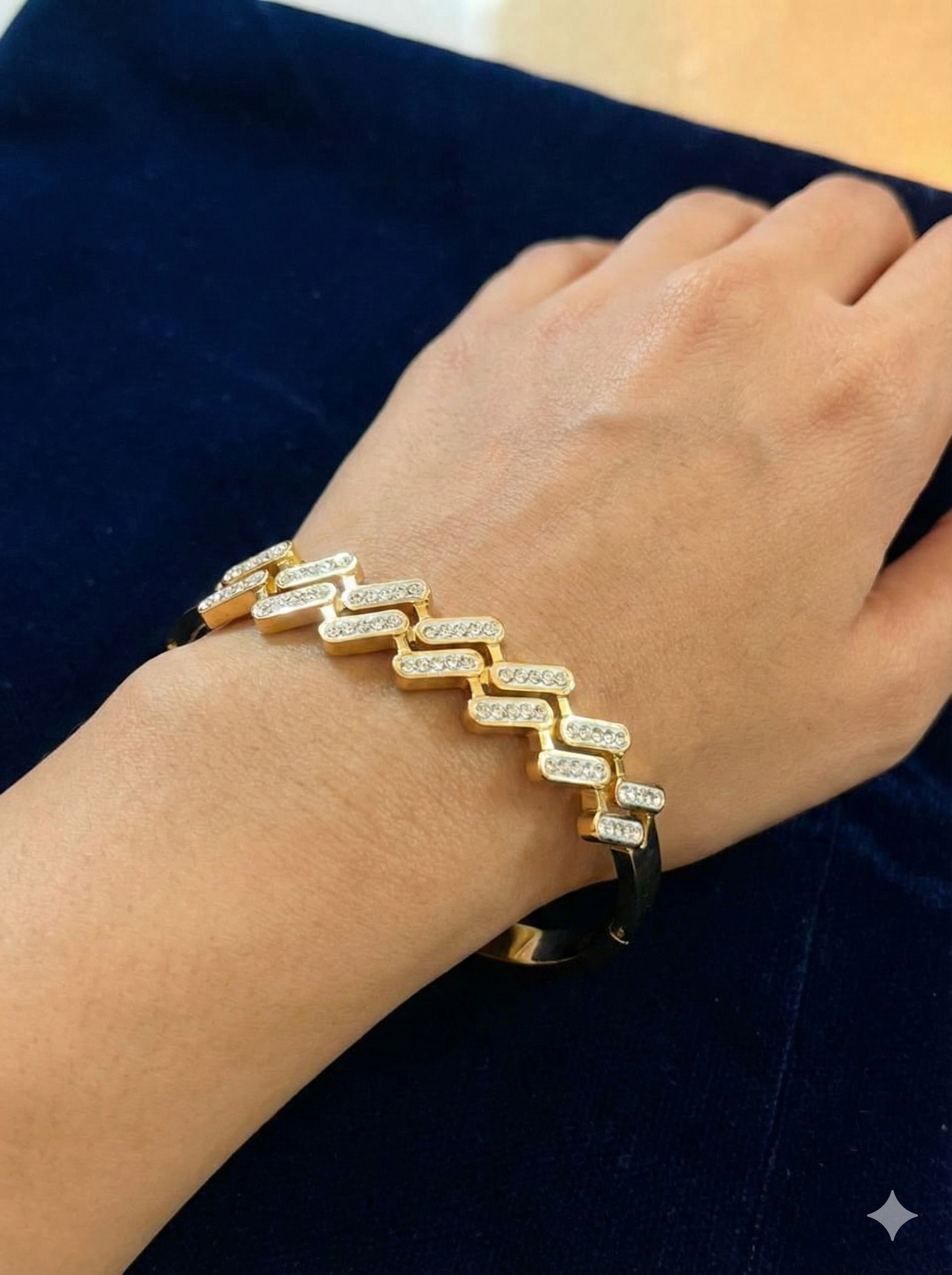 Geometric Crystal Oval Bangle – Hinge Lock